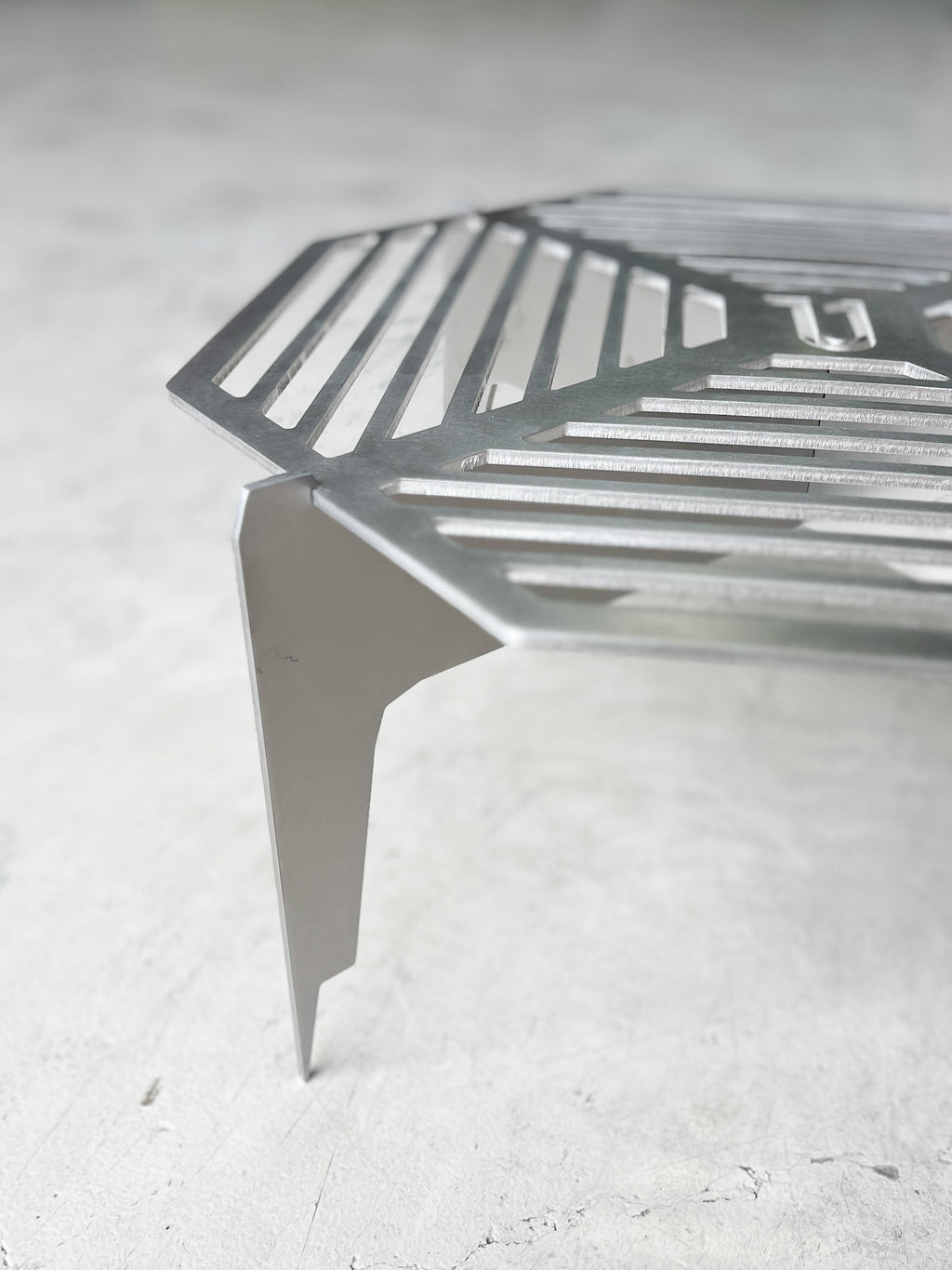 Pyralit Claw Grill  - A Portable three-piece campfire grill.