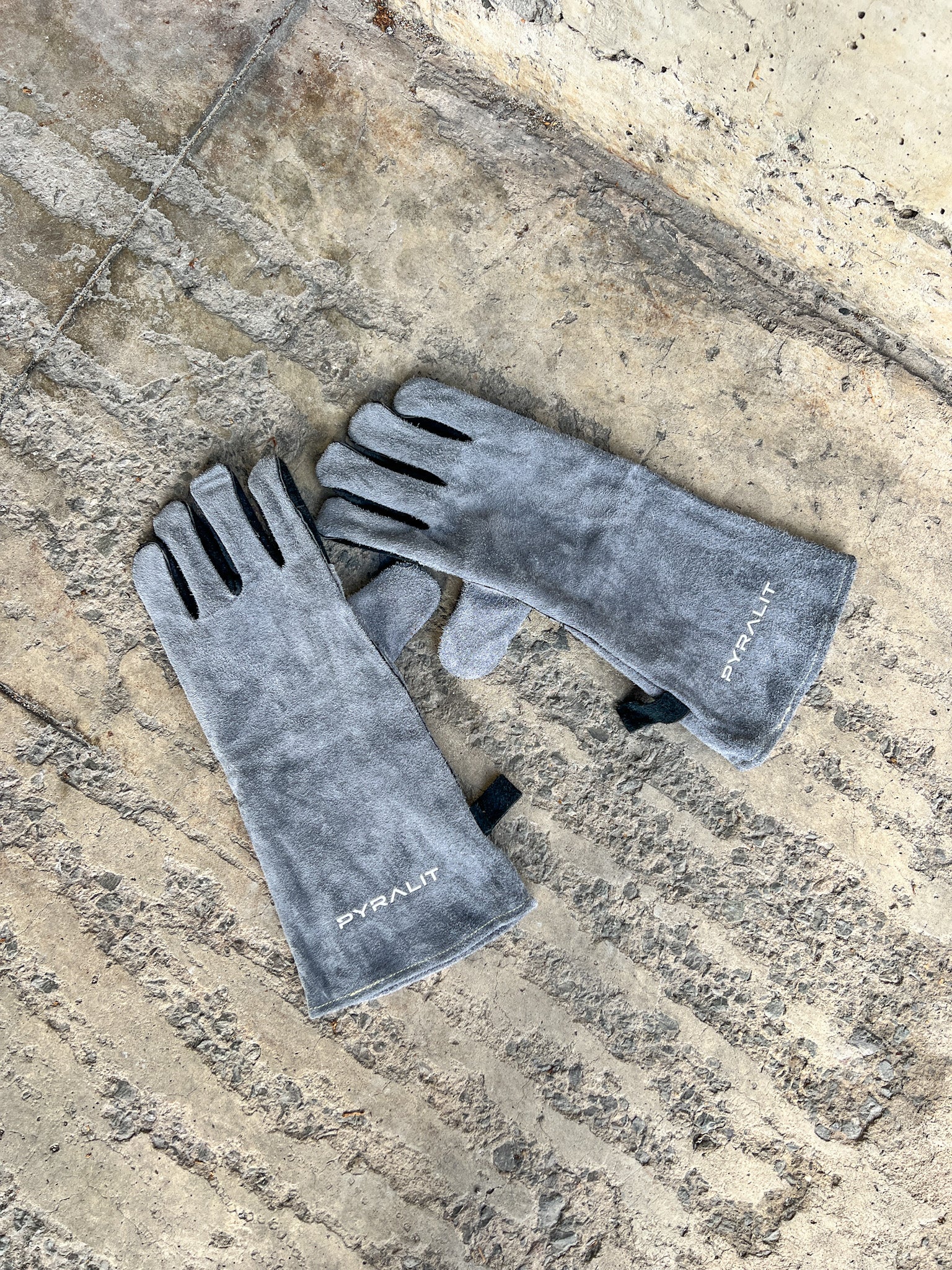 Pyralit BBQ Leather Gloves – Handle the Heat